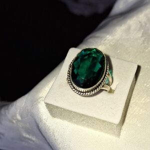Elegant Silver and Green Gemstone Ring